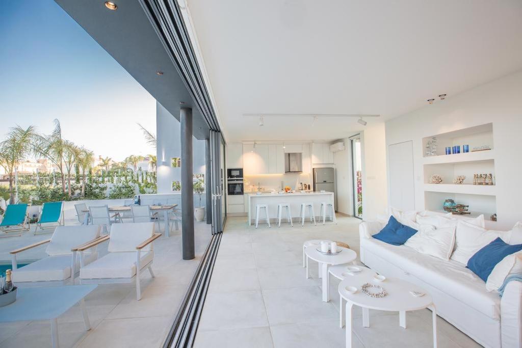 The White H Villa, Protaras, Fresh And Peaceful パラリムニ エクステリア 写真