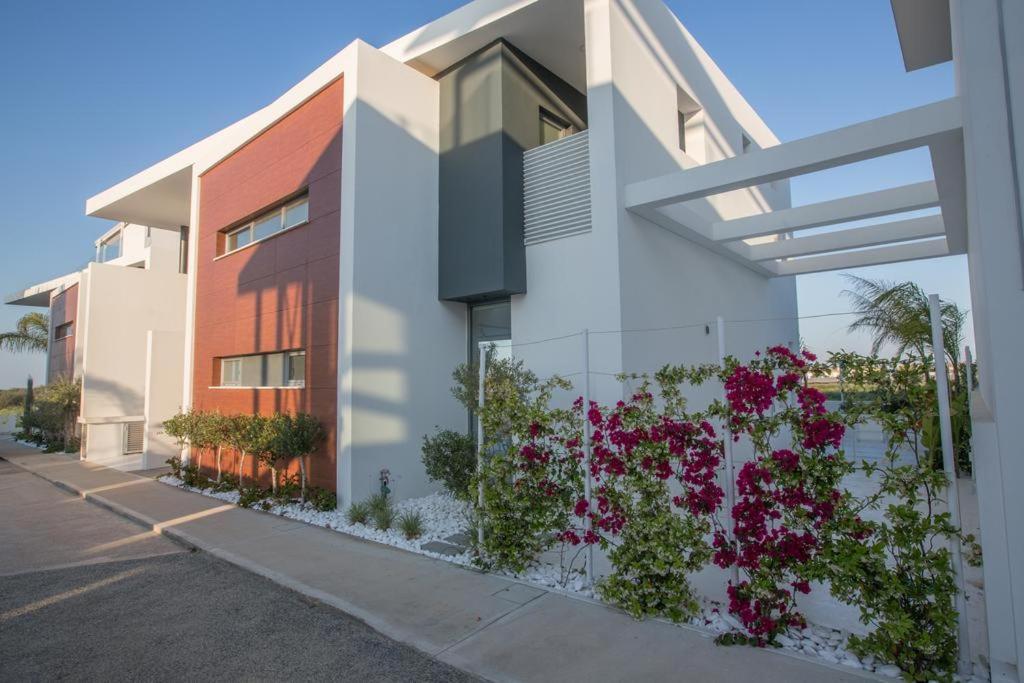 The White H Villa, Protaras, Fresh And Peaceful パラリムニ エクステリア 写真