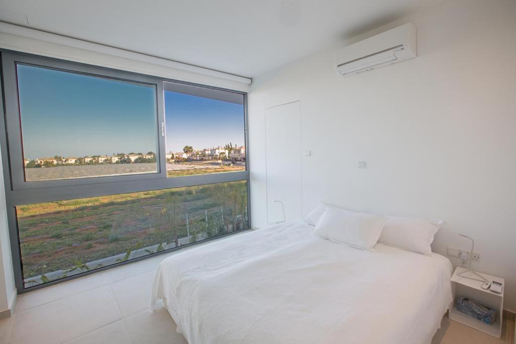 The White H Villa, Protaras, Fresh And Peaceful パラリムニ エクステリア 写真