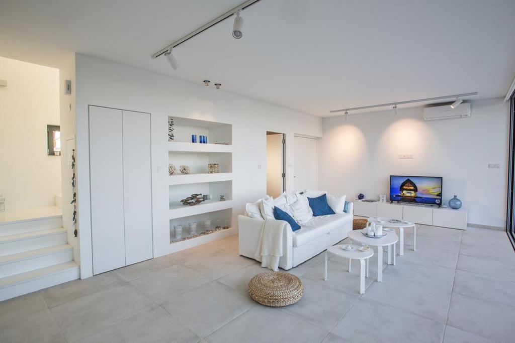 The White H Villa, Protaras, Fresh And Peaceful パラリムニ エクステリア 写真